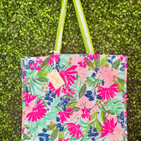Endless Summer printed weather-woven design

Two sturdy carrying straps

Durable and reusable for everyday errands

Ideal for farmers’ markets, beach trips, or travel

Lightweight and easy to store