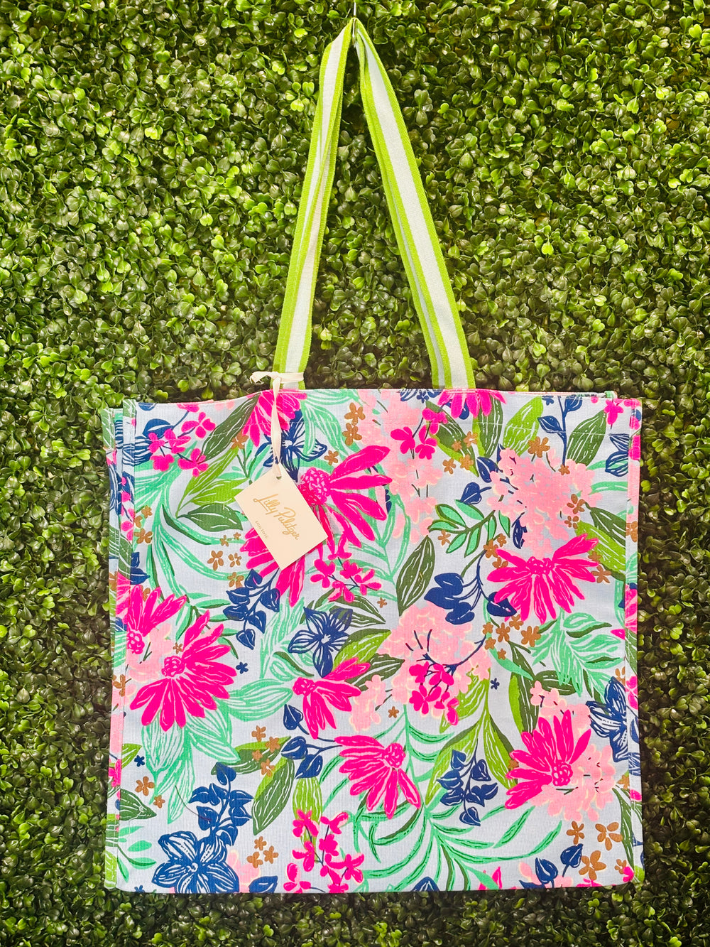 Endless Summer printed weather-woven design

Two sturdy carrying straps

Durable and reusable for everyday errands

Ideal for farmers’ markets, beach trips, or travel

Lightweight and easy to store