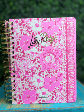 Print | Conch Shell Pink — vibrant Lilly Pulitzer floral in a pink palette
Coverage | 17 months of planning
Layouts | Spacious weekly and monthly views
Extras | Fun colorful planning stickers + dedicated notes pages
Binding | Chic gold-tone spiral binding
Size | Large
Brand | Lilly Pulitzer