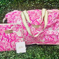 Perfect for vacations, weekend getaways, or everyday errands, this tote combines Lilly’s iconic Unforgettable Pink print with smart design for effortless travel. Toss it in your suitcase, carry-on, or car, and always have room for more.