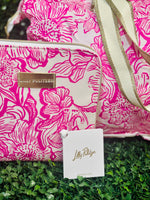 Perfect for vacations, weekend getaways, or everyday errands, this tote combines Lilly’s iconic Unforgettable Pink print with smart design for effortless travel. Toss it in your suitcase, carry-on, or car, and always have room for more.
