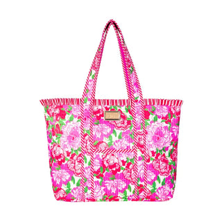 Quilted Ruffle Tote - Maggie's Bouquet
Print | Maggie's Bouquet — a signature Lilly Pulitzer floral print
Size | 20" x 14" x 9" (50.8 cm x 35.56 cm x 22.86 cm)
Material | Durable canvas construction
Handles | Comfortable tube handles for easy carrying
Detail | Feminine ruffle trim
Brand | Lilly Pulitzer