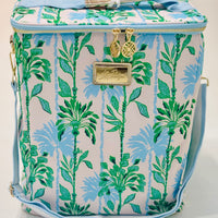 Lilly Pulitzer wine carrier, Swayin in the Breeze wine tote, 4 bottle wine carrier, insulated wine bag, picnic wine tote, Lilly Pulitzer drinkware bag, wine carrier with strap. Lilly Pulitzer Swayin in the Breeze insulated wine carrier tote holding 4 bottles with top handle and adjustable strap