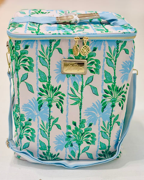 Lilly Pulitzer wine carrier, Swayin in the Breeze wine tote, 4 bottle wine carrier, insulated wine bag, picnic wine tote, Lilly Pulitzer drinkware bag, wine carrier with strap. Lilly Pulitzer Swayin in the Breeze insulated wine carrier tote holding 4 bottles with top handle and adjustable strap