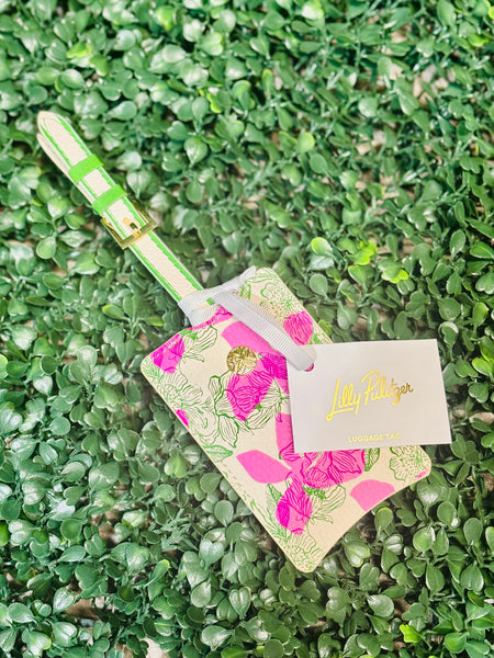 Perfect for carry-ons, travel bags, or even backpacks, this cute luggage tag is both stylish and functional. Whether you’re headed on vacation, a weekend getaway, or just navigating the airport, this must-have travel accessory ensures you’ll spot your bag in style.