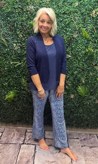 Fabric | Nylon-spandex blend — lightweight, cooling, and breathable
Fit | Relaxed through the hip and thigh
Inseam | 29"
Waistband | Pull-on elastic
Color | Blue Leopard
Sun Protection | UPF 50+
Cooling Technology | Built in
