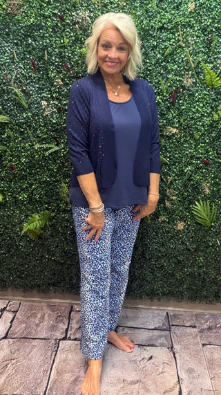 Fabric | Nylon-spandex blend — lightweight, cooling, and breathable
Fit | Relaxed through the hip and thigh
Inseam | 29"
Waistband | Pull-on elastic
Color | Blue Leopard
Sun Protection | UPF 50+
Cooling Technology | Built in
