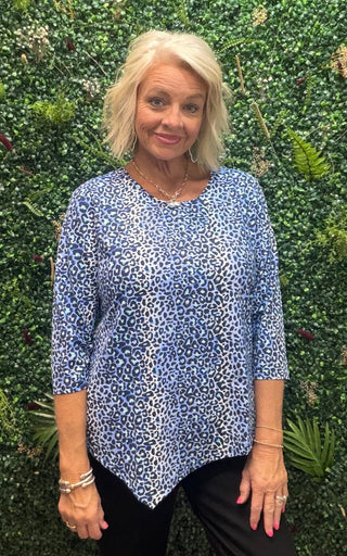 Fabric | Nylon-spandex blend — stretchy, lightweight, and breathable
Fit | Relaxed through the body with a flattering scoop neckline
Sleeves | 3/4 length
Hemline | Asymmetrical
Color | Blue Leopard
Sun Protection | UPF 50+