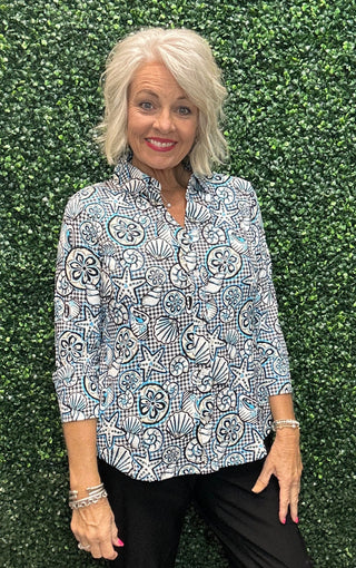 Fabric | 92% Nylon / 8% Spandex, crinkle texture
UPF | 50+ sun protection
Silhouette | Long sleeve button blouse, relaxed fit
Collar | Pointed foldover
Shoulders | Drop shoulder
Hemline | Curved
Detail | Center seam; black and white gingham with allover coastal seashell print (GISN)
Length | 28" center back
