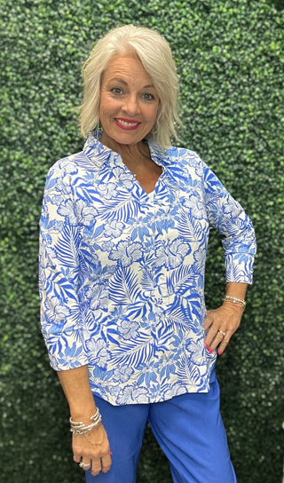 Fabric | 92% Nylon / 8% Spandex, crinkle texture
UPF | 50+ sun protection
Silhouette | Long sleeve button blouse, relaxed fit
Collar | Pointed foldover
Shoulders | Drop shoulder
Hemline | Curved
Detail | Center seam; blue and white tropical hibiscus and palm leaf print (SBPR)
Length | 28" center back