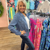 Lulu-B Linen Travel Jacket – lightweight, washable linen with chest pockets & a flattering fit. Perfect for layering. 