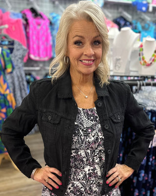 Lulu-B Travel Jacket 
Linen travel jacket
Light weight 
easy for pairing up with any outfit

color shown: black