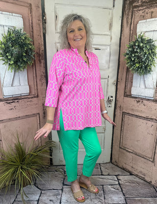 Beat the heat in style! These UPF 50 capris are made with breathable, cooling fabric and a flattering 25" inseam—perfect for sunny days and all-day comfort. Don’t miss out on your new summer go-to!