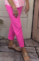 Beat the heat in style! These UPF 50 capris are made with breathable, cooling fabric and a flattering 25" inseam—perfect for sunny days and all-day comfort. Don’t miss out on your new summer go-to!
