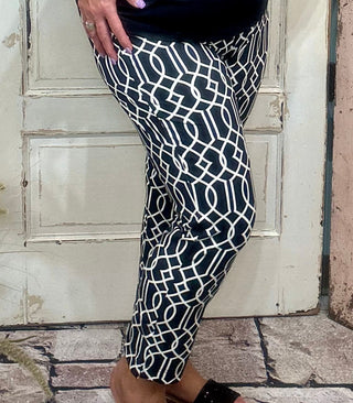 Beat the heat in style! These UPF 50 capris are made with breathable, cooling fabric and a flattering 25" inseam—perfect for sunny days and all-day comfort. Don’t miss out on your new summer go-to!
