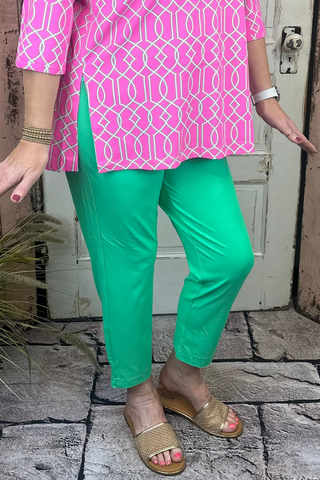Beat the heat in style! These UPF 50 capris are made with breathable, cooling fabric and a flattering 25" inseam—perfect for sunny days and all-day comfort. Don’t miss out on your new summer go-to!