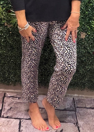 Fabric | Nylon-spandex blend — lightweight, cooling, and breathable
Fit | Relaxed through the hip and thigh
Inseam | 25"
Waistband | Pull-on elastic
Pockets | Hidden secret pocket detail
Color | Black Leopard
Sun Protection | UPF 50+