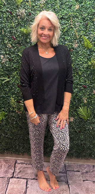 Fabric | Nylon-spandex blend — lightweight, cooling, and breathable
Fit | Relaxed through the hip and thigh
Inseam | 25"
Waistband | Pull-on elastic
Pockets | Hidden secret pocket detail
Color | Black Leopard
Sun Protection | UPF 50+