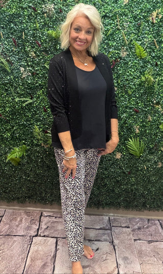 Fabric | Nylon-spandex blend — lightweight, cooling, and breathable
Fit | Relaxed through the hip and thigh
Inseam | 25"
Waistband | Pull-on elastic
Pockets | Hidden secret pocket detail
Color | Black Leopard
Sun Protection | UPF 50+