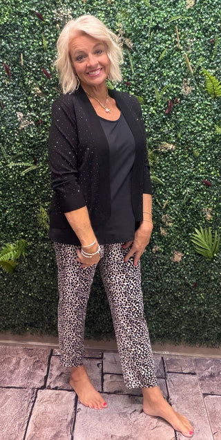 Fabric | Nylon-spandex blend — lightweight, cooling, and breathable
Fit | Relaxed through the hip and thigh
Inseam | 25"
Waistband | Pull-on elastic
Pockets | Hidden secret pocket detail
Color | Black Leopard
Sun Protection | UPF 50+