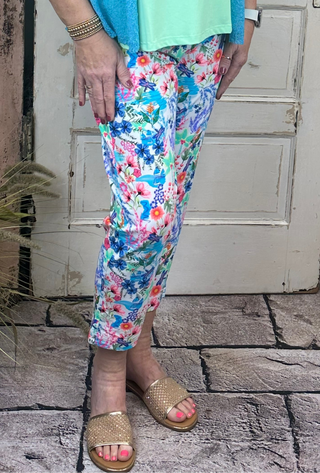 Beat the heat in style! These UPF 50 capris are made with breathable, cooling fabric and a flattering 25" inseam—perfect for sunny days and all-day comfort. Don’t miss out on your new summer go-to!