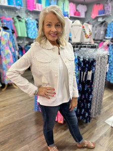 Lulu-B Linen Travel Jacket – lightweight, washable linen with chest pockets & a flattering fit. Perfect for layering. 