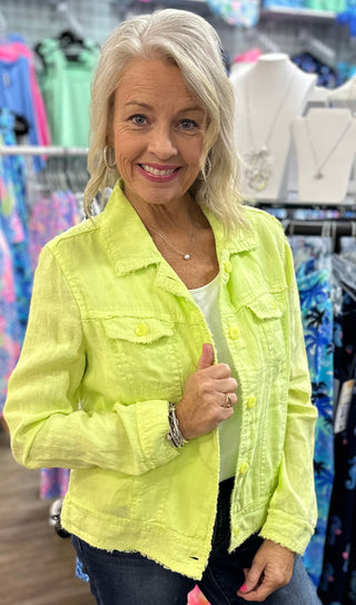 Lulu-B Linen Travel Jacket – lightweight, washable linen with chest pockets & a flattering fit. Perfect for layering. 