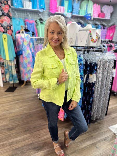 Lulu-B Linen Travel Jacket – lightweight, washable linen with chest pockets & a flattering fit. Perfect for layering. 