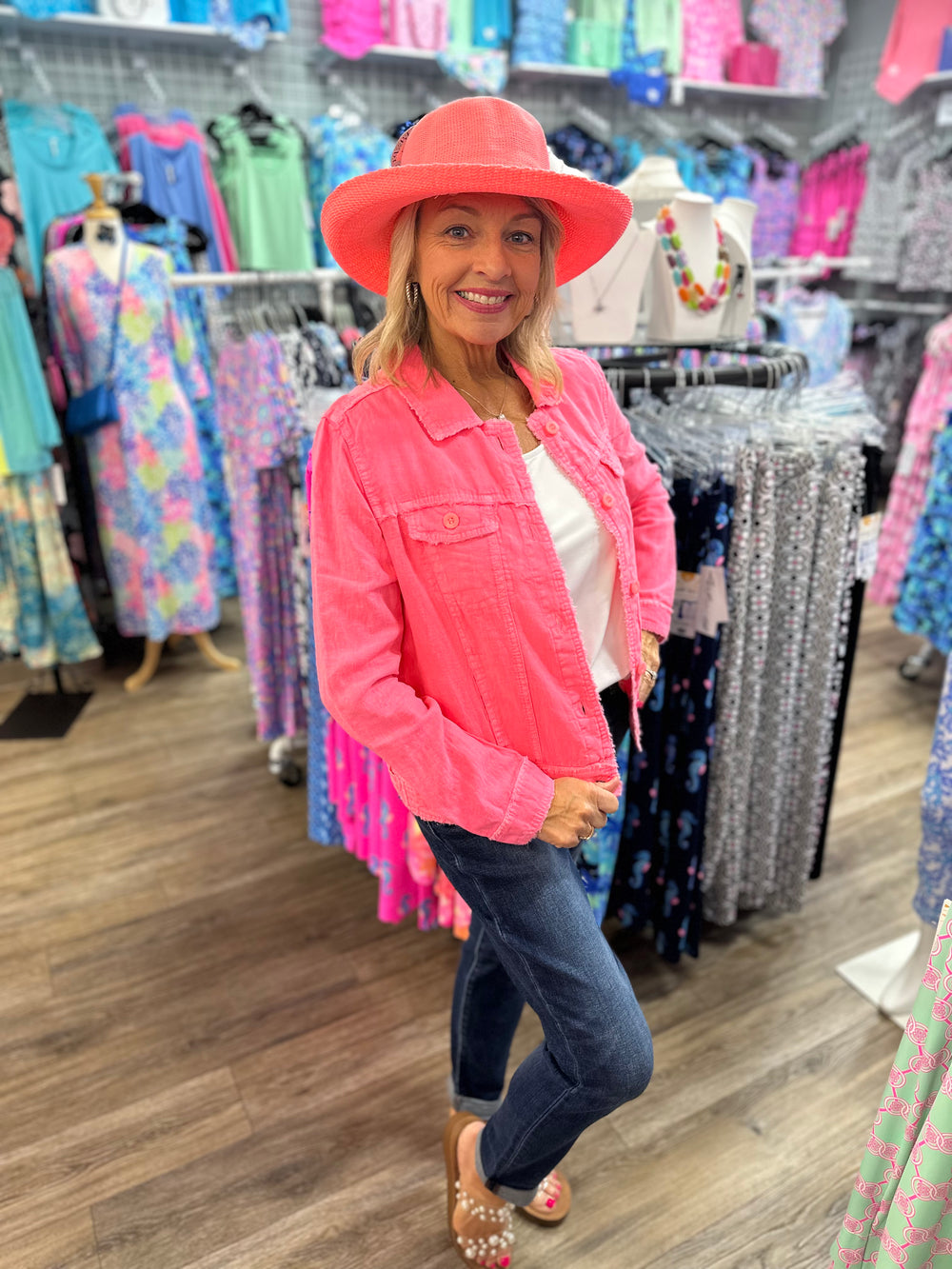Lulu-B Linen Travel Jacket – lightweight, washable linen with chest pockets & a flattering fit. Perfect for layering. 