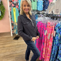 Lulu-B Linen Travel Jacket – lightweight, washable linen with chest pockets & a flattering fit. Perfect for layering. 