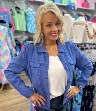 Lulu-B Linen Travel Jacket – lightweight, washable linen with chest pockets & a flattering fit. Perfect for layering. 