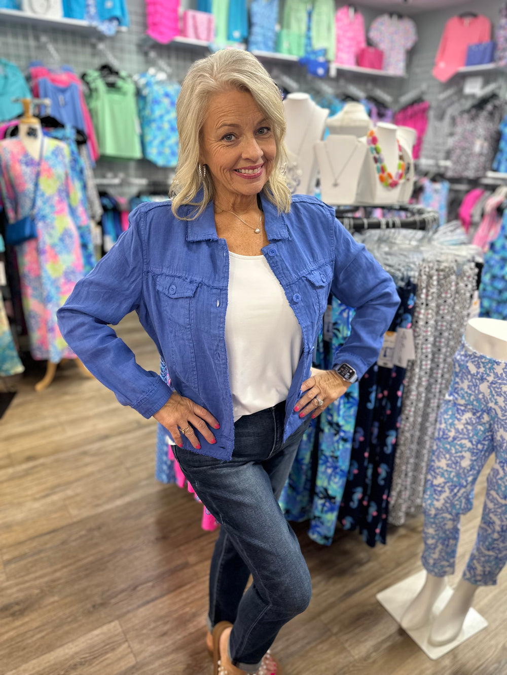 Lulu-B Linen Travel Jacket – lightweight, washable linen with chest pockets & a flattering fit. Perfect for layering. 