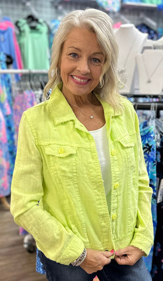 Lulu-B Linen Travel Jacket – lightweight, washable linen with chest pockets & a flattering fit. Perfect for layering. 