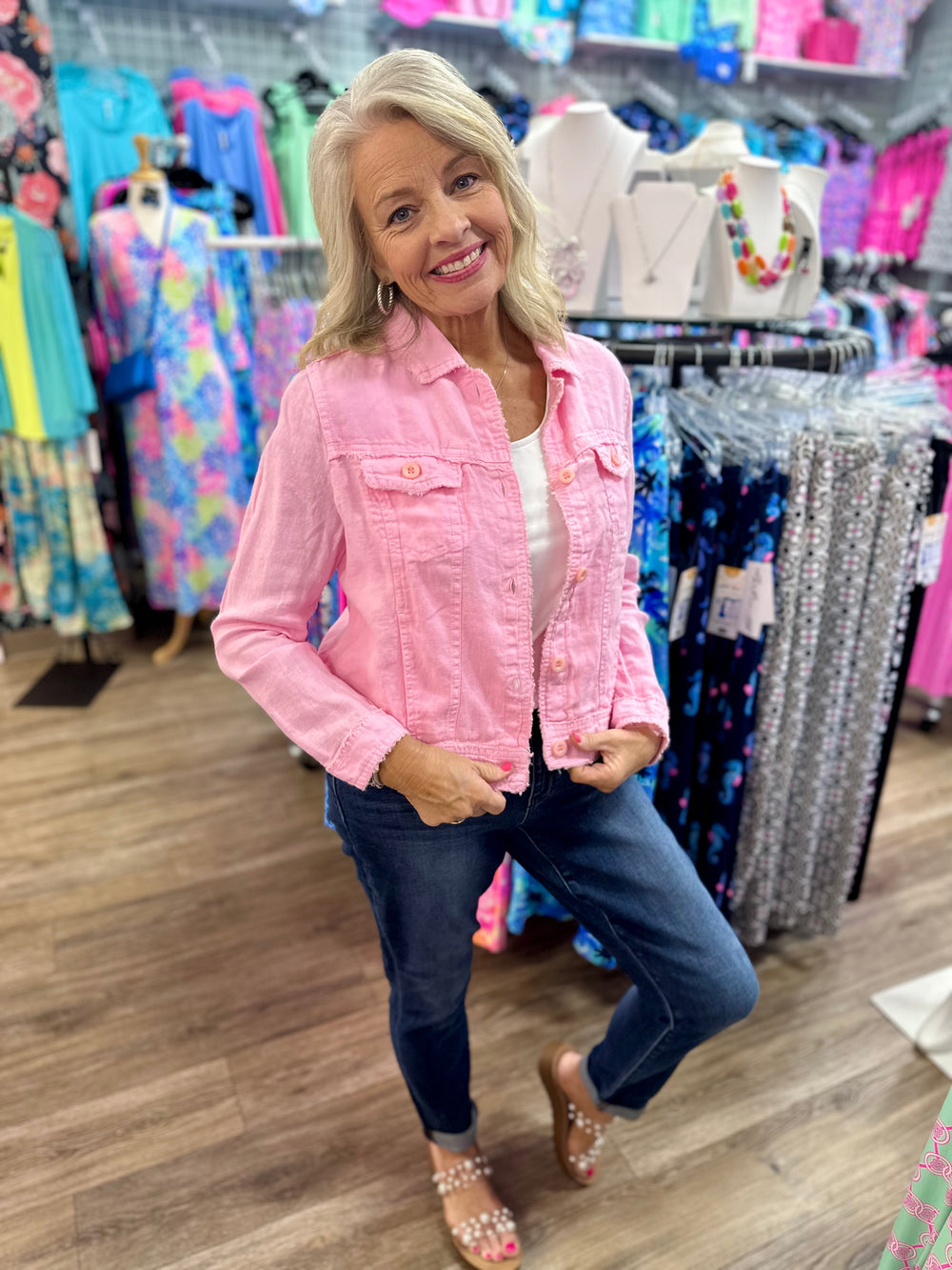 Lulu-B Linen Travel Jacket – lightweight, washable linen with chest pockets & a flattering fit. Perfect for layering. 
