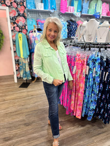 Lulu-B Linen Travel Jacket – lightweight, washable linen with chest pockets & a flattering fit. Perfect for layering. 