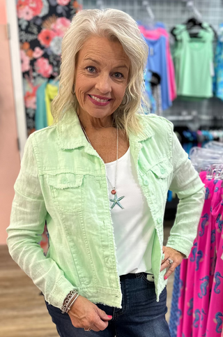 Lulu-B Linen Travel Jacket – lightweight, washable linen with chest pockets & a flattering fit. Perfect for layering. 