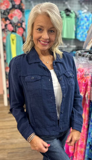 Lulu-B Linen Travel Jacket – lightweight, washable linen with chest pockets & a flattering fit. Perfect for layering. 