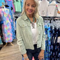 Lulu-B Linen Travel Jacket – lightweight, washable linen with chest pockets & a flattering fit. Perfect for layering. 