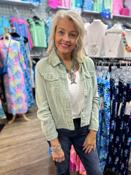Lulu-B Linen Travel Jacket – lightweight, washable linen with chest pockets & a flattering fit. Perfect for layering. 