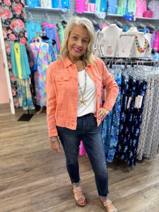 Lulu-B Linen Travel Jacket – lightweight, washable linen with chest pockets & a flattering fit. Perfect for layering. 