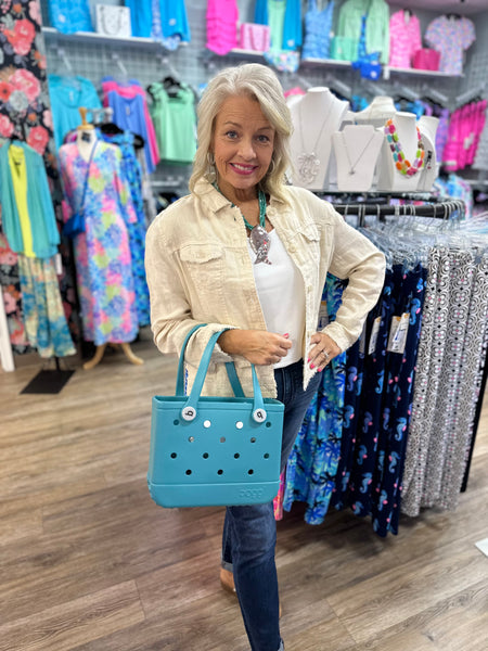 Lulu-B Linen Travel Jacket – lightweight, washable linen with chest pockets & a flattering fit. Perfect for layering. 