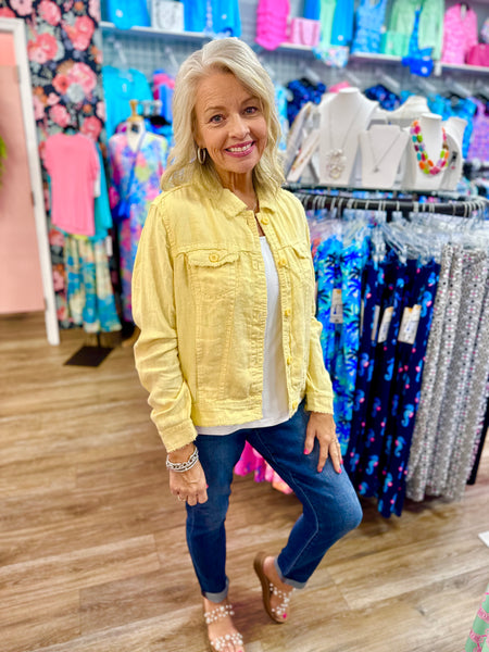 Lulu-B Linen Travel Jacket – lightweight, washable linen with chest pockets & a flattering fit. Perfect for layering. 