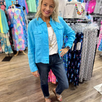 Lulu-B Linen Travel Jacket – lightweight, washable linen with chest pockets & a flattering fit. Perfect for layering. 