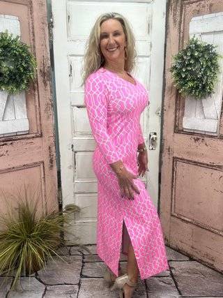 maxi dress features flattering elbow-length sleeves, a straight hemline, and UPF50+ sun protection
Pink/Green/White Geometric Pattern Maxi Dress 