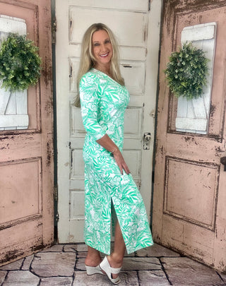 Lulu-B maxi dress

V-neck maxi dress

UPF 50+ sun dress

Lulu-B UPF dress

3/4 sleeve maxi dress

Women’s sun protection dress