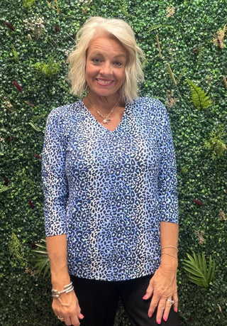 Fabric | Nylon-spandex blend — lightweight, stretchy, and breathable
Fit | Relaxed through the body
Neckline | V-neck
Sleeves | 3/4 length
Length | 25" center back
Color | Blue Leopard