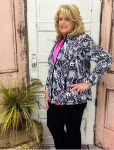 Upgrade your fall style with the Lulu B Jacket! Featuring UPF50+ cooling fabric, a two-way zipper, mock neck, and front pockets for comfort and function.