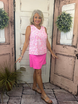 &nbsp;Zip Skort, delivering a lightweight fit with superior UPF50+ sun protection. The pull-on skort features an optional zip side-slip and boasts additional utility with a zip back pocket and small front pocket. Sewn-in shorts also provide extra coverage, and the fabric is pre-shrunk and machine washable for long-lasting wear.

2-inch pull on waistband

A-line styling

UPF50 sun protection fabric

Skirt length: 17 inches.