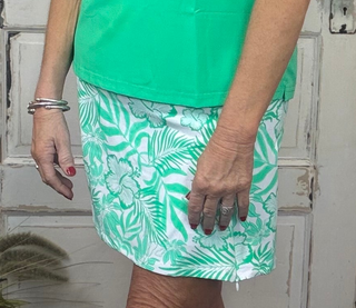&nbsp;Zip Skort, delivering a lightweight fit with superior UPF50+ sun protection. The pull-on skort features an optional zip side-slip and boasts additional utility with a zip back pocket and small front pocket. Sewn-in shorts also provide extra coverage, and the fabric is pre-shrunk and machine washable for long-lasting wear.

2-inch pull on waistband

A-line styling

UPF50 sun protection fabric

Skirt length: 17 inches.