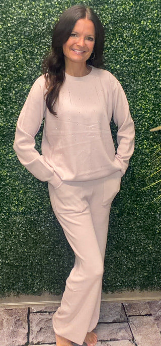 Mauve(pink) Top & Pant Set
Fabric | 50% Acrylic, 20% Polyester, 30% PBT stretch knit
Top | Rhinestone embellishment, relaxed fit, no slit
Pants | Elastic waist, pull-on ease, comfortable adjustable fit
Sizing | One size fits most (XS–XL)